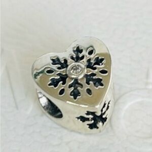 Authentic Pandora 2017 Snow Flake Charm NWOT